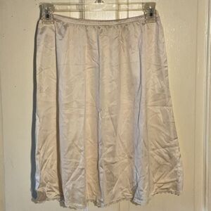 Women’s vintage Vanity Fair Elegant Cream Slip Small